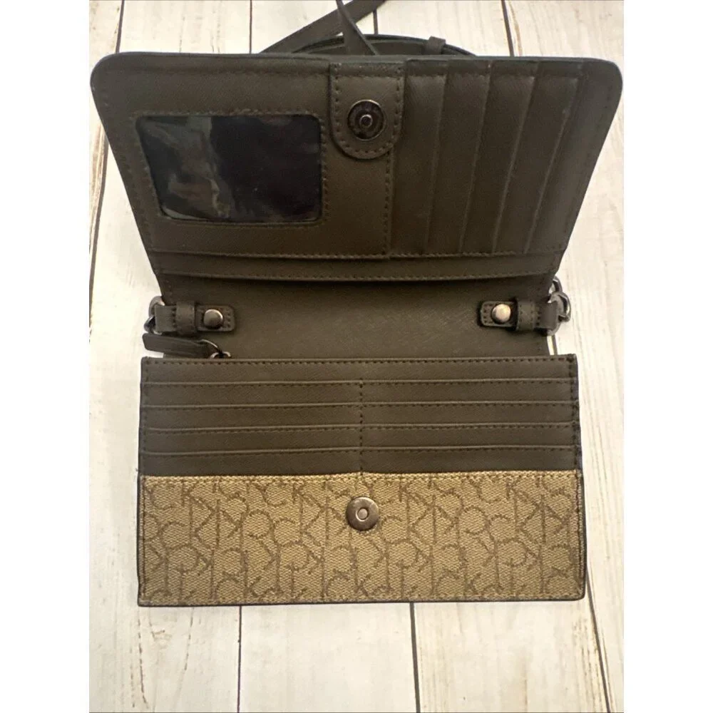 Calvin Klein Beige Leather Logo Crossbody Wallet Adjustable 7.5